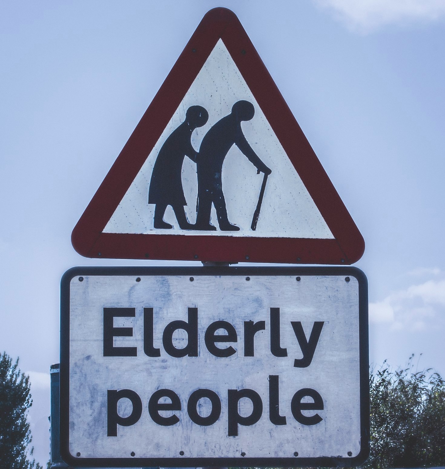 5 Ways to Simplify Banking for Seniors